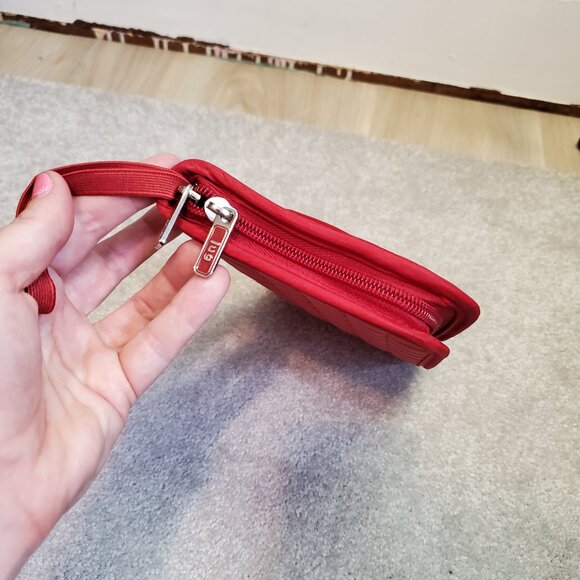 LUG Tango Quilted Wristlet Passport Holder Wallet Zip Travel Multi-Card RFID Red - Picture 2 of 14